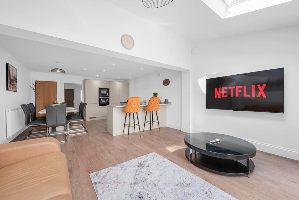 Chique Luxurious Modern Holiday home Worsley